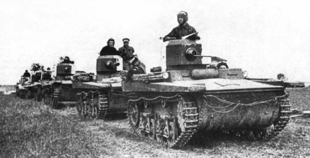 Т-37А на маневрах войск Киевского военного округа. 1937 год..jpg